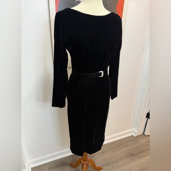 AMAZING 60’s Black Velvet Dress- Like New Condition - Picture 3 of 13
